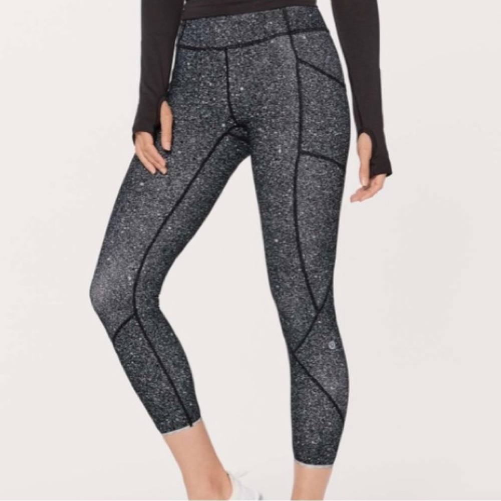 Lululemon Size 4 Leggings Speckled Black White Print Reflective Scallop